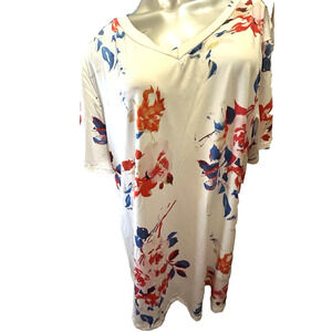 Women’s White Blue And Pink Red Roses Floral Short Sleeve Top in Size 2X 22 24